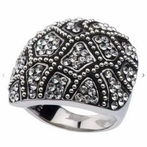 Chelsea Taylor Swarovski Crystal statement ring size 9